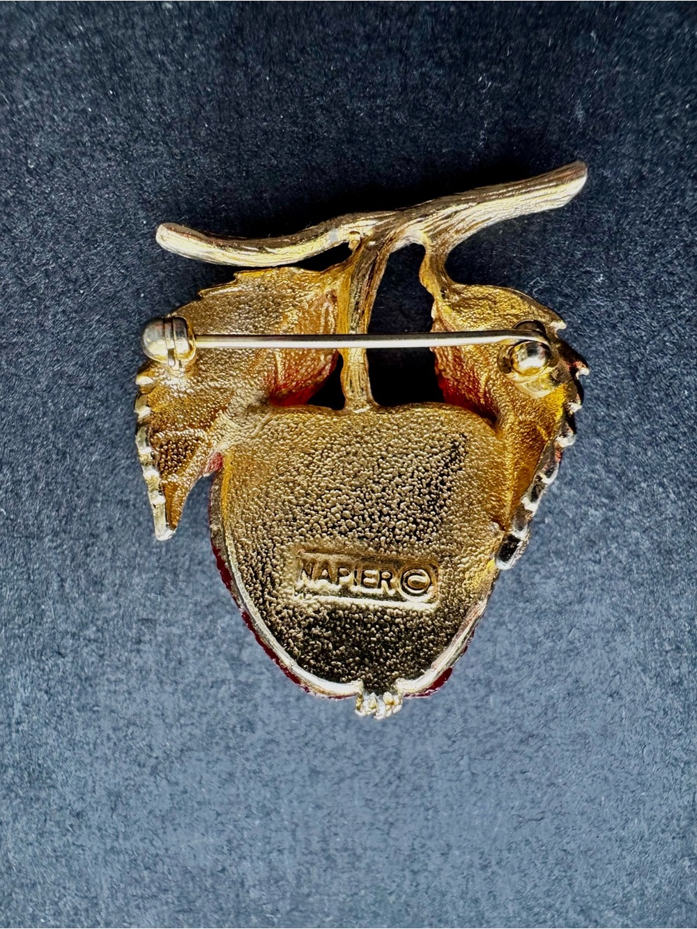 Vintage Napier Apple Brooch: Frosted Lucite & Gold-Tone - Picture 5 of 5